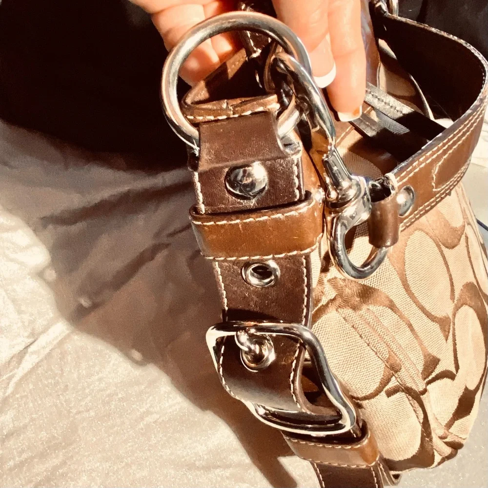 Vintage Pristine Coach Leather Monogram Silver/Chrome zipper buckles Beaut - Picture 6 of 16